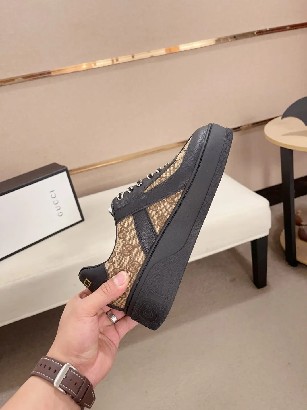 Men's shoes 💰: 420💰 [Gucci] Gucci's latest casual men's shoes, welcome to 1:1 comparison, a popular Hong Kong counter casual shoe, counter quality, support inspection, high-quality workmanship, uppers made of Italian imported calfskin, sheepskin lining insoles original fashion sports outsole, casual fashion, high-end quality, size: 38-44.